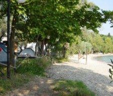 Το Camping Hellas στην Κάτω Γατζέα προσφέρει εναλλακτικές διακοπές με θέα την θάλασσα και το φυσικό τοπίο του Πηλίου.